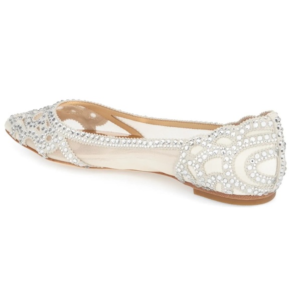Badgley Mischka Gigi Flats in Ivory - 9.5 - Picture 3 of 9